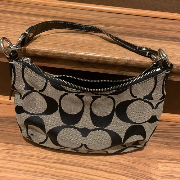 Coach - small purse. - Picture 2 of 9